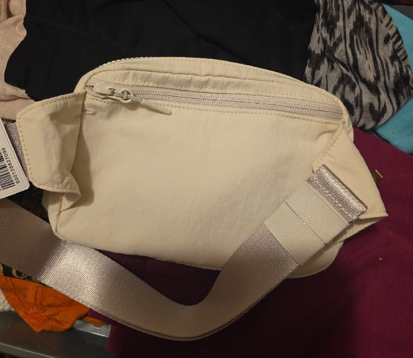 lululemon athletica Off-White Crossbody Bag - Picture 3 of 3